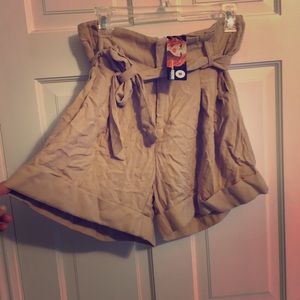 Khaki paperboy shorts, Med